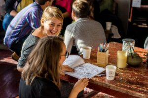 Festival de tantra și spiritualitate, dedicat iubirii, intimității sacre, yoga și transformării spirituale la Kama Festival 2026
